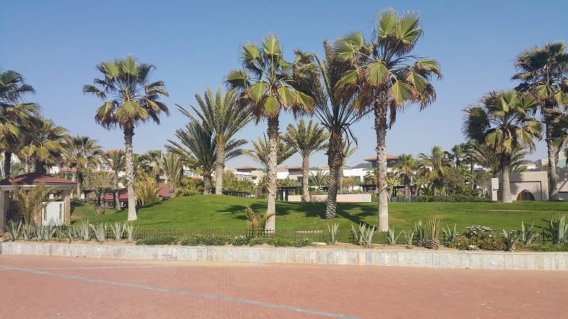 *agadir tikida palace* Un ensemble réussi avec une belle transition parc/océan et une architecture fonctionnelle, rehaussée par des tourelles à toit de tente.